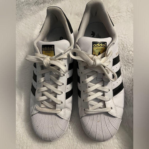 Adidas Orignial Superstars - Picture 2 of 3